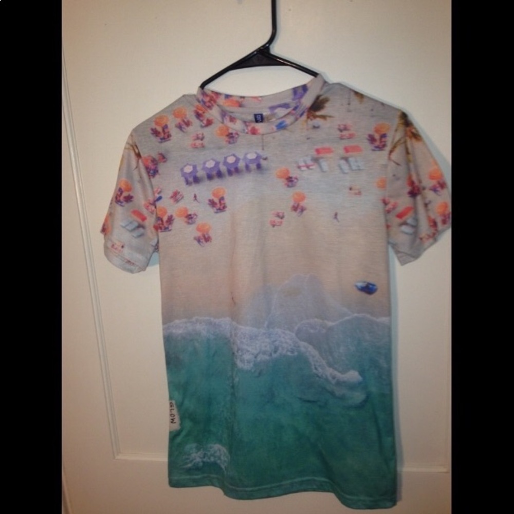 Graphic Beach T-Shirt - Picture 2 of 6